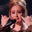 Keila: Fã que perdeu a mulher faz Adele cair no choro em show (Reprodução )